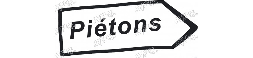 Panneau piéton avec flèche